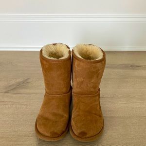 Women’s classic short Ugg boots